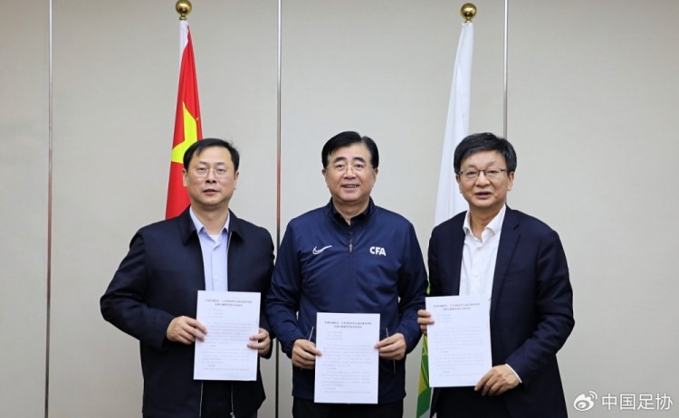 中國(guó)足協(xié)、江蘇省體育局、南京體育學(xué)院簽約共建足球裁判學(xué)院