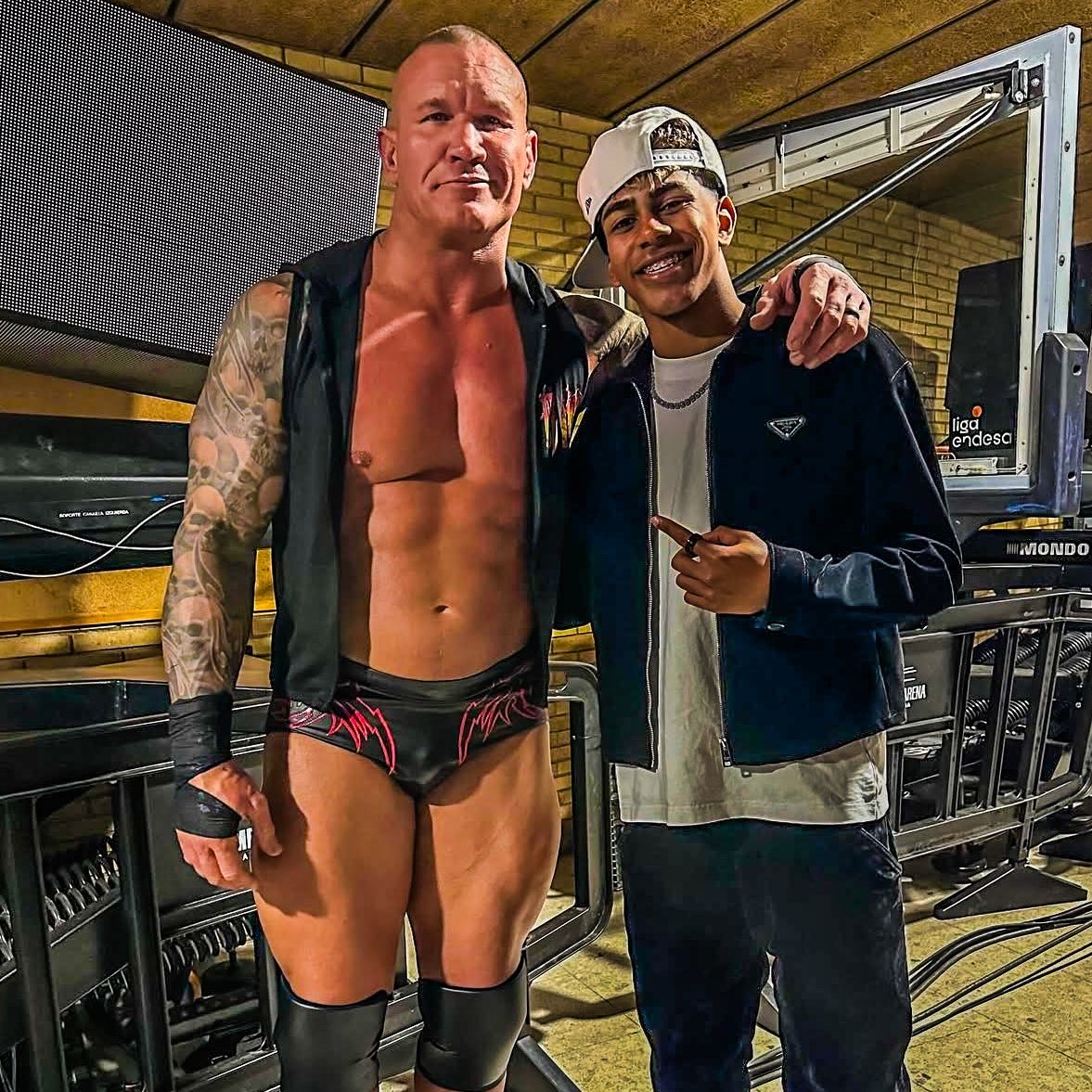 小心RKO！亞馬爾現場觀戰WWE，和奧爾頓、Triple H等合影