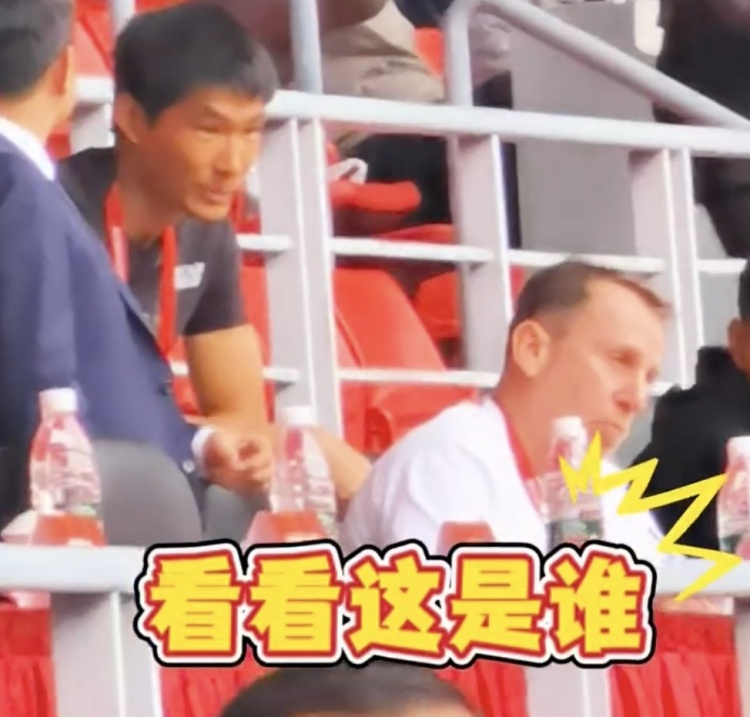 久爾杰維奇現(xiàn)身鹽城，現(xiàn)場(chǎng)觀看中國(guó)U22國(guó)足vs韓國(guó)