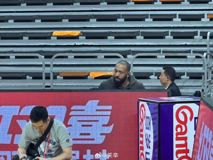 今晚不打？廣東主場迎戰廣廈 吉倫沃特一身便裝現身球館