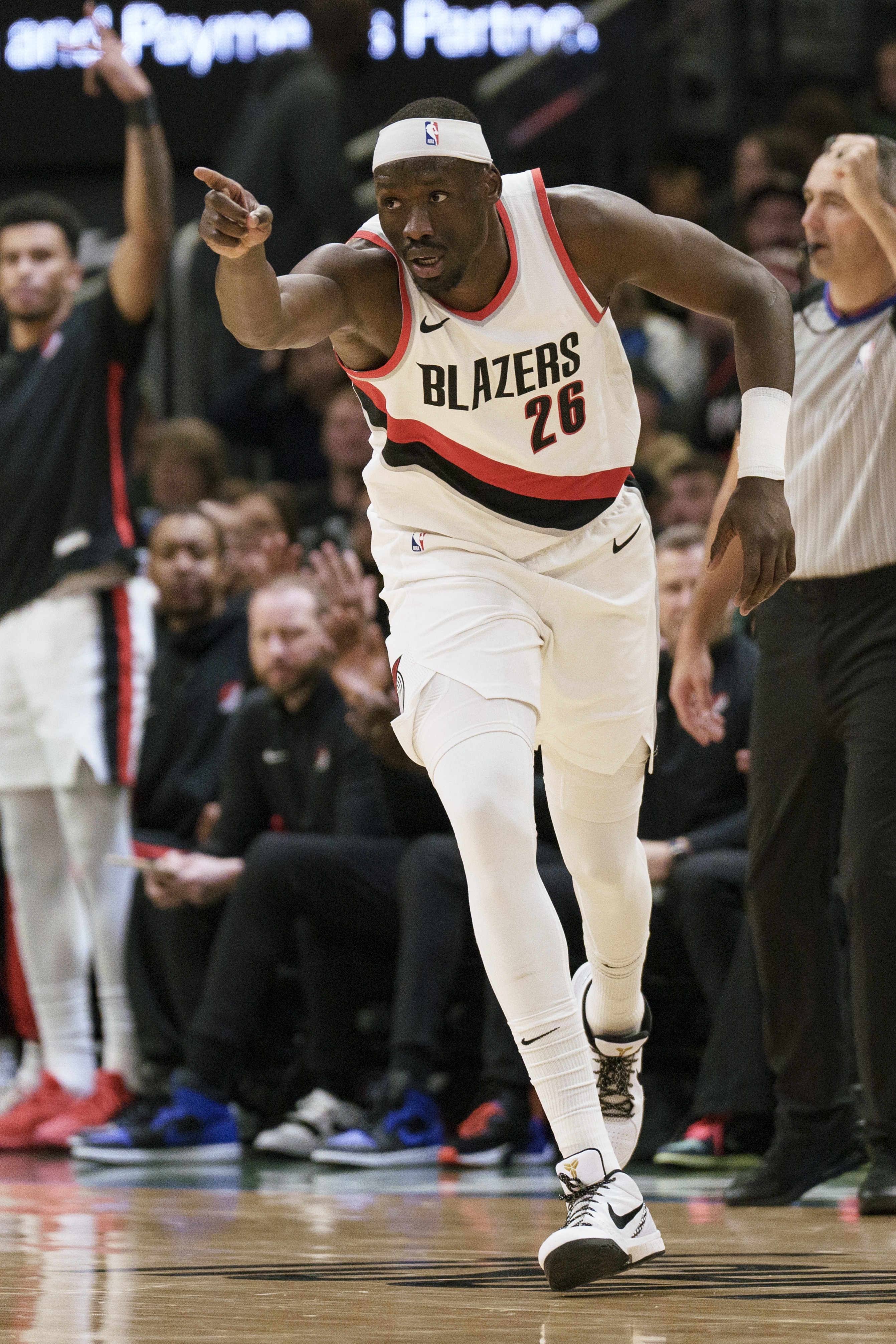 CBA名宿！里斯上半場三分4中3 11分鐘砍下11分5籃板