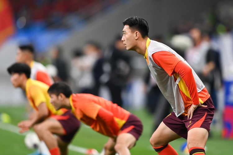足球報：張玉寧、蔣圣龍均有不同程度傷病，伊萬未讓在熱身賽出場