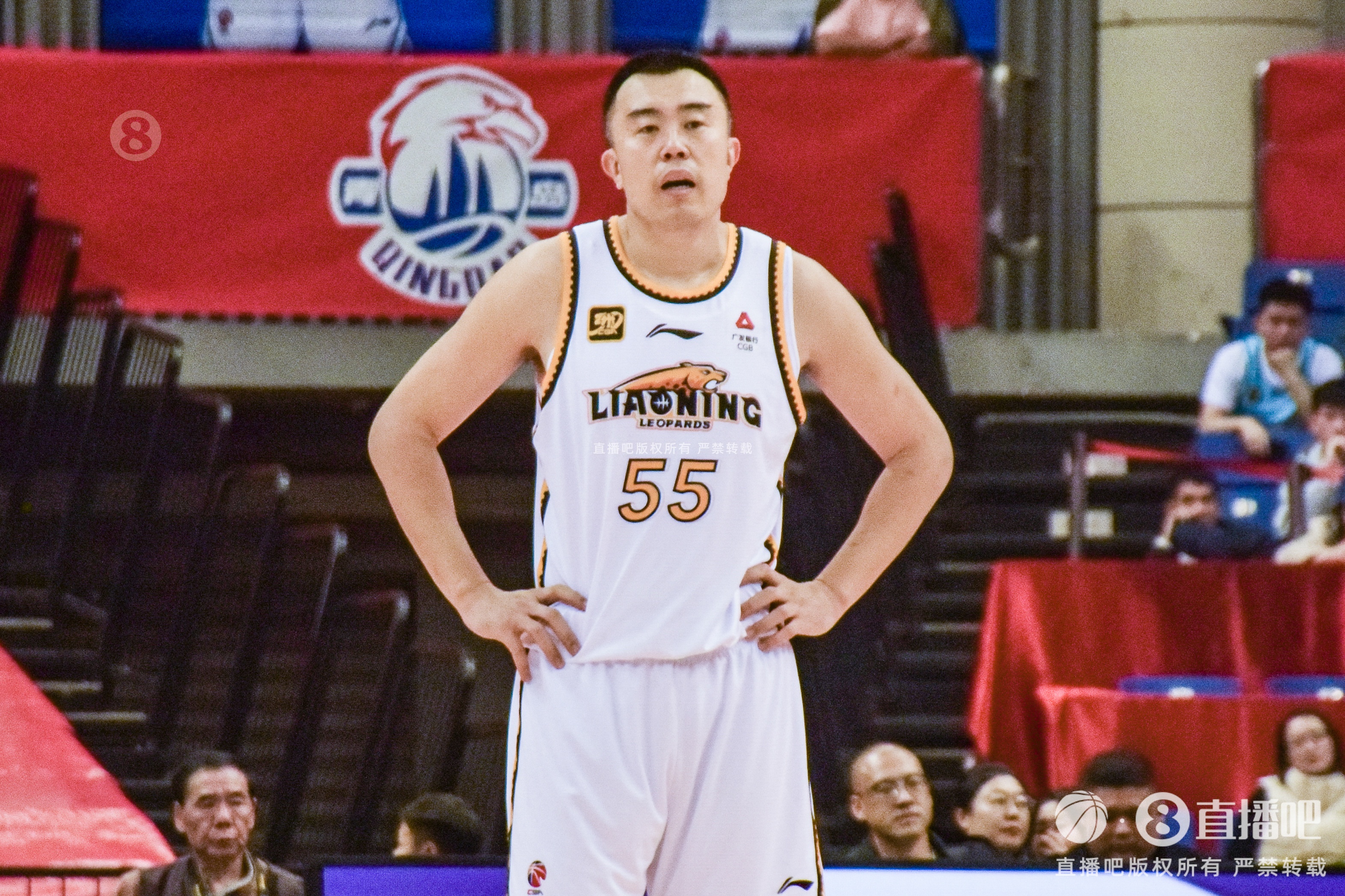 老將不容易！韓德君帶傷出戰半場6分鐘5犯 僅2板2助