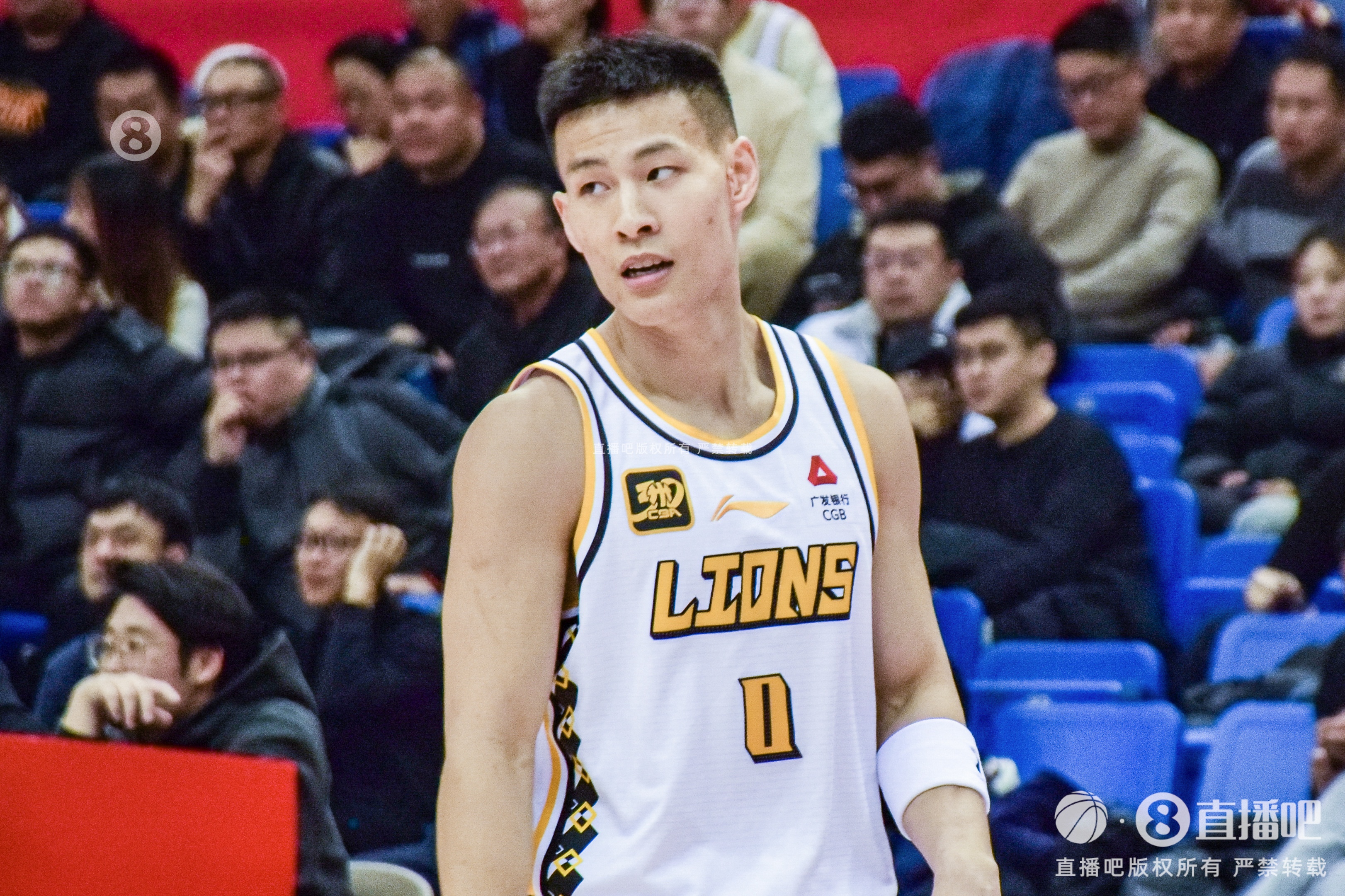 毫無狀態(tài)！林秉圣11投僅1中拿到3分3斷 出現(xiàn)2失誤4犯規(guī)