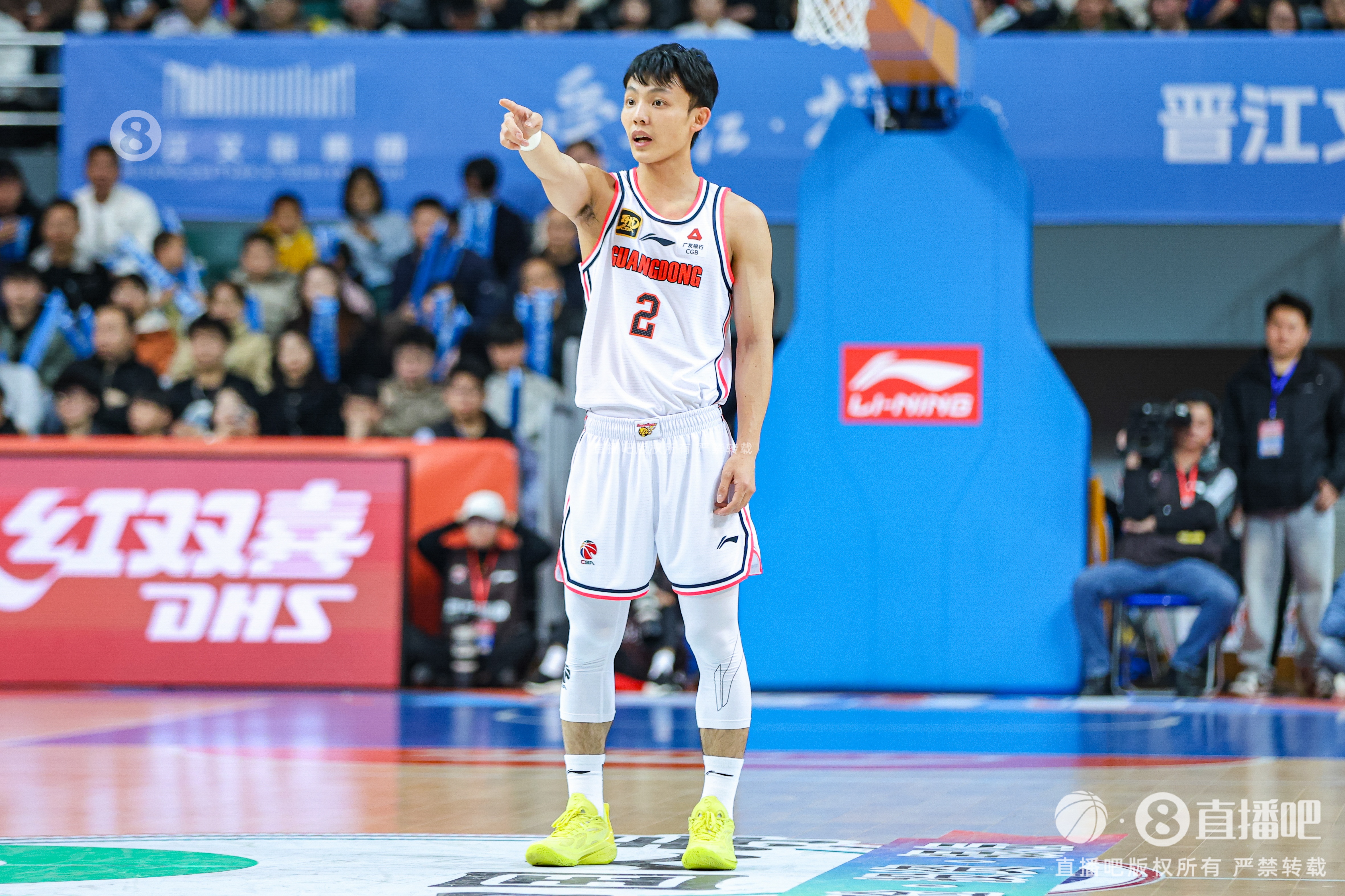 手熱！徐杰打滿首節(jié)5中4拿到10分2助 正負(fù)值+17