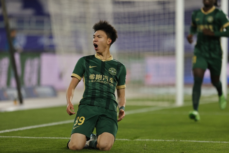 津媒：王鈺棟等多名小將嶄露頭角，必然能推動更多年輕球員登場